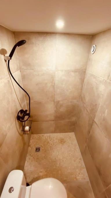 Studio Renove Avec Patio, Coeur Du Centre Ville Μπεζανσόν Εξωτερικό φωτογραφία