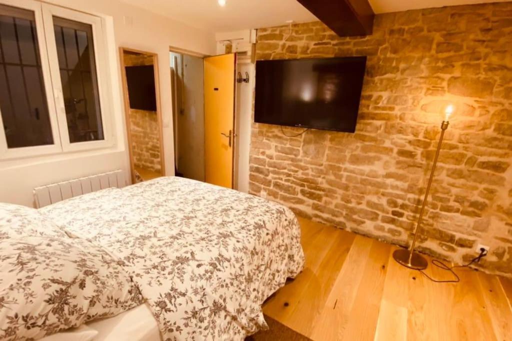 Studio Renove Avec Patio, Coeur Du Centre Ville Μπεζανσόν Εξωτερικό φωτογραφία